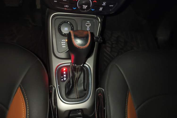 Used Jeep Compass 2017 200T Automatic Family Enjoyment Four-Wheel Drive Edition Gear Lever