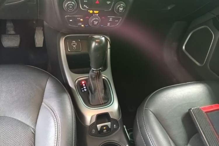 Used Jeep Compass 2017 200T Automatic Family Edition Gear Lever