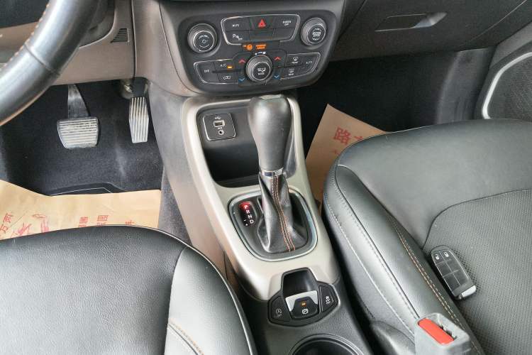 Used Jeep Compass 2017 200T Automatic Family Edition Gear Lever