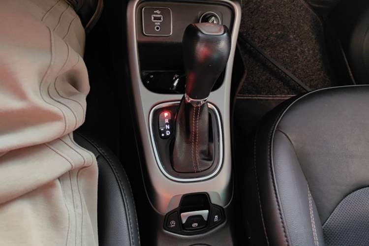 Used Jeep Compass 2017 200T Automatic Family Edition Gear Lever
