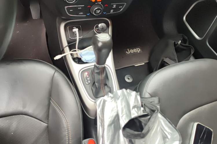 Used Jeep Compass 2017 200T Automatic Family Edition Gear Lever
