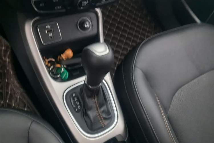 Used Jeep Compass 2017 200T Automatic Family Edition Gear Lever