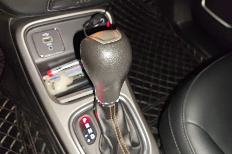 Used Jeep Compass 2017 200T Automatic Enjoyment Version Gear Lever