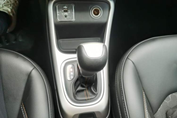 Used Jeep Compass 2017 200T Automatic Comfort Edition Gear Lever