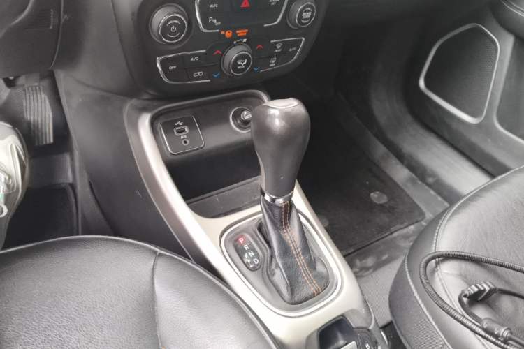 Used Jeep Compass 2017 200T Automatic Family Edition Gear Lever