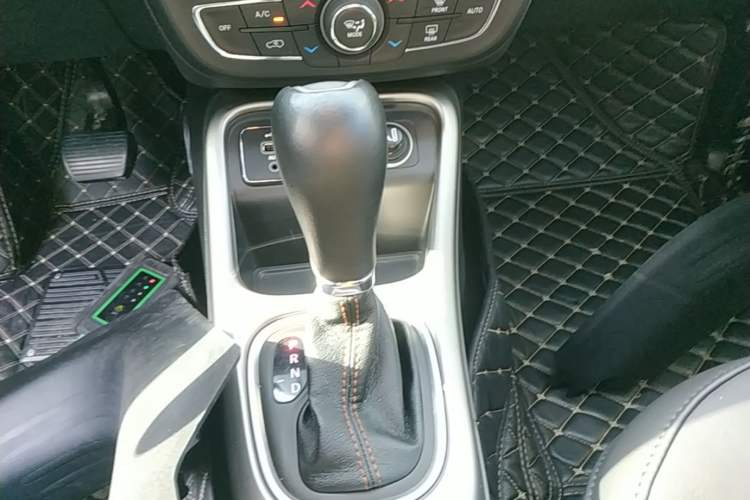 Used Jeep Compass 2017 200T Automatic Family Edition Gear Lever