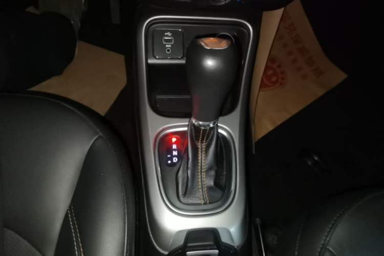 Used Jeep Compass 2017 200T Automatic Family Edition Gear Lever