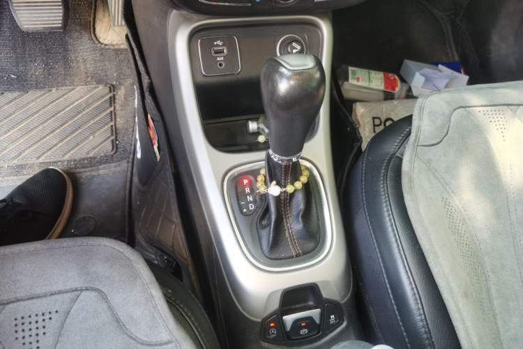 Used Jeep Compass 2017 200T Automatic Family Edition Gear Lever