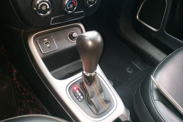 Used Jeep Compass 2017 200T Automatic Enjoyment Version Gear Lever