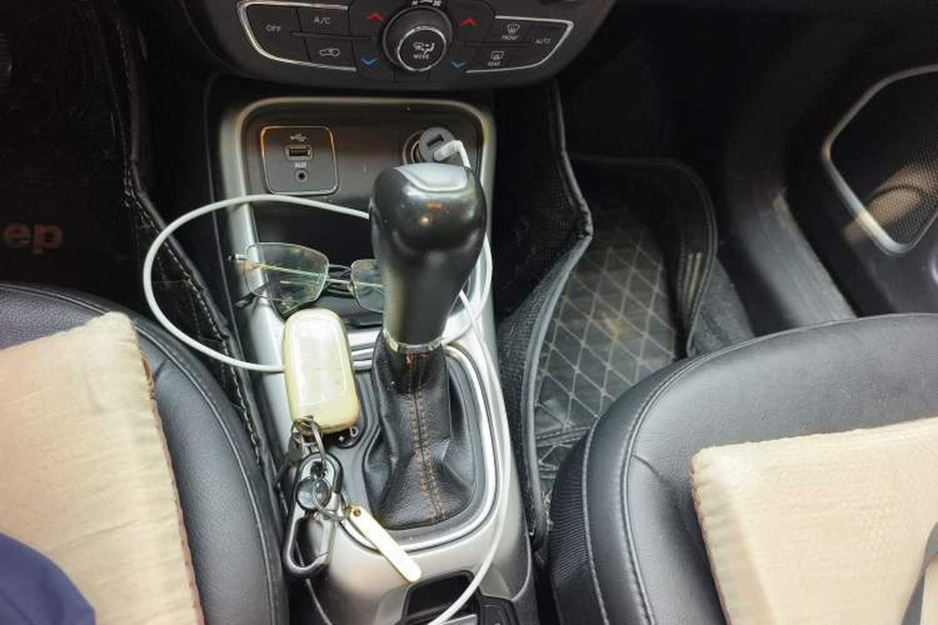 Used Jeep Compass 2017 200T Automatic Family Edition Gear Lever