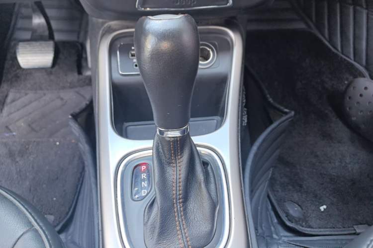 Used Jeep Compass 2017 200T Automatic Comfort Edition Gear Lever