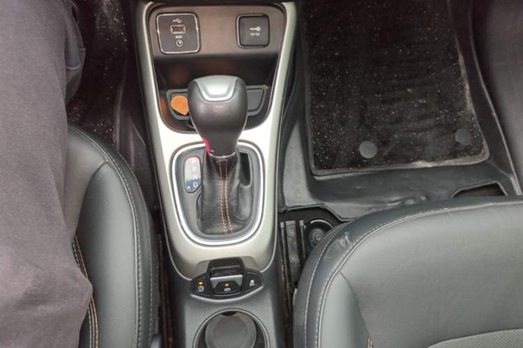 Used Jeep Compass 2017 200T Automatic Family Edition Gear Lever