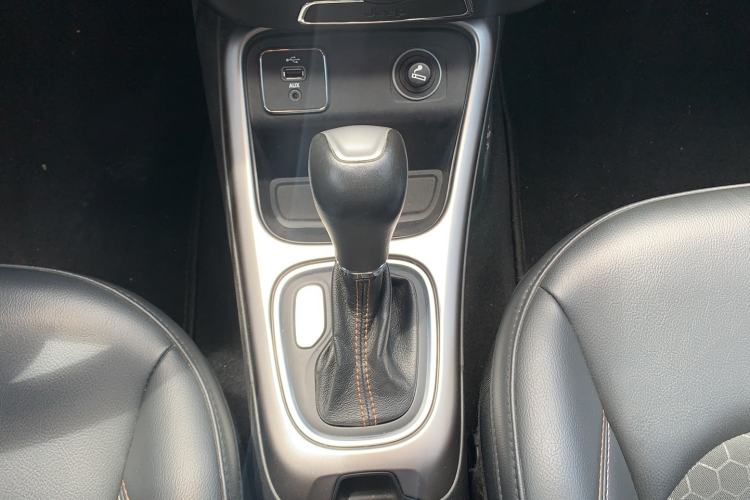 Used Jeep Compass 2017 200T Automatic Comfort Edition Gear Lever