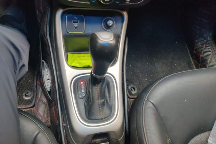 Used Jeep Compass 2017 200T Automatic Family Edition Gear Lever