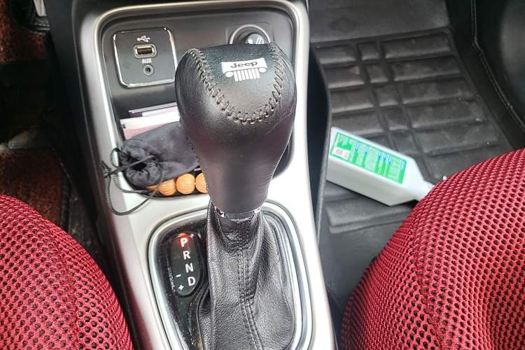 Used Jeep Compass 2017 200T Automatic Family Edition Gear Lever