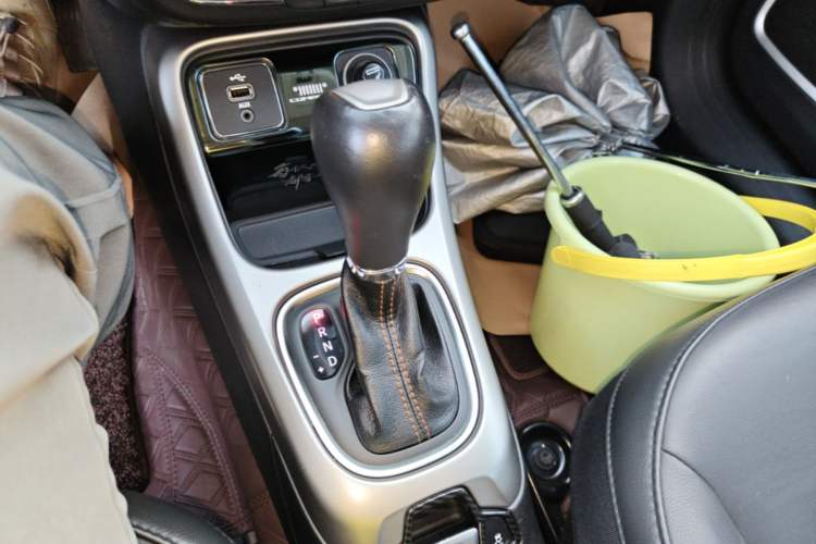 Used Jeep Compass 2017 200T Automatic Family Edition Gear Lever