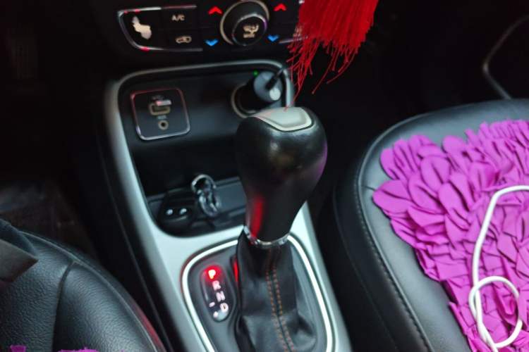 Used Jeep Compass 2017 200T Automatic Family Edition Gear Lever