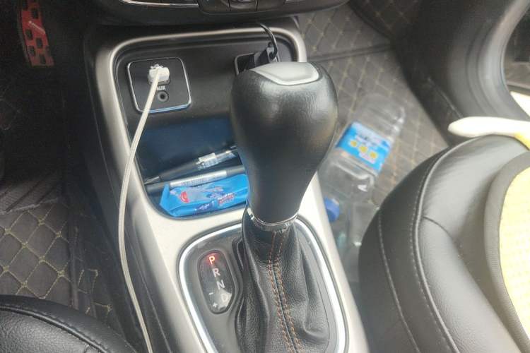 Used Jeep Compass 2017 200T Automatic Family Edition Gear Lever