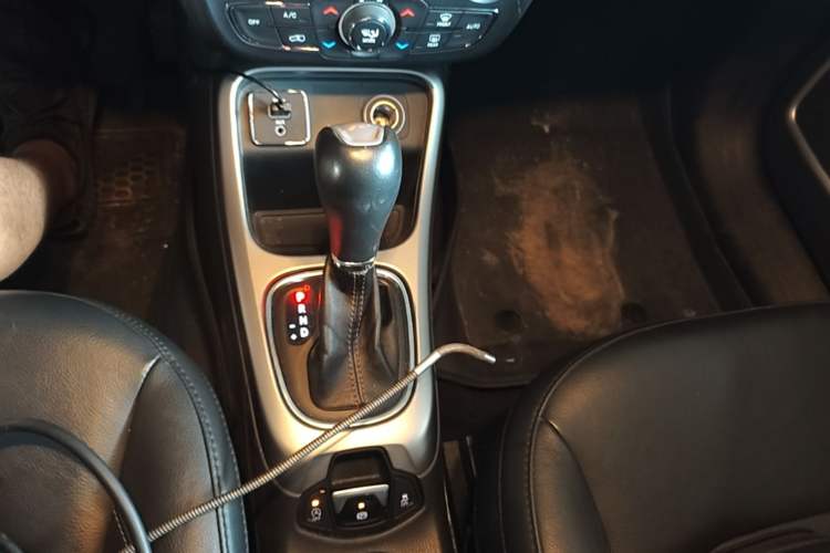 Used Jeep Compass 2017 200T Automatic Family Edition Gear Lever