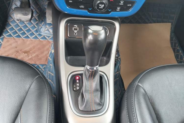 Used Jeep Compass 2017 200T Automatic Family Edition Gear Lever