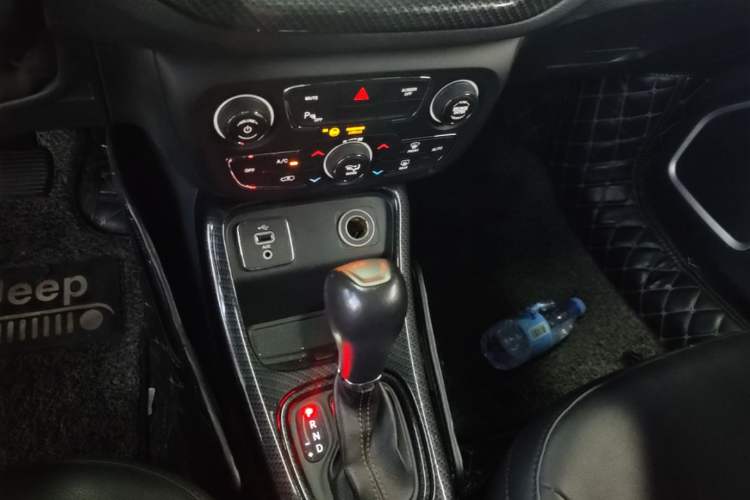 Used Jeep Compass 2017 200T Automatic Family Edition Gear Lever