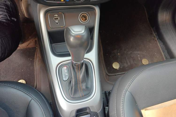 Used Jeep Compass 2017 200T Automatic Family Edition Gear Lever
