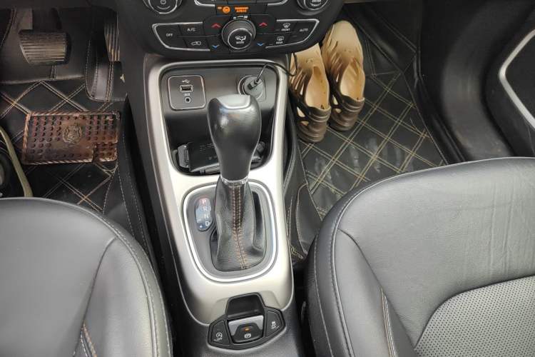Used Jeep Compass 2017 200T Automatic Family Edition Gear Lever