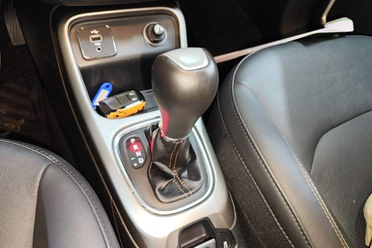 Used Jeep Compass 2017 200T Automatic Family Edition Gear Lever