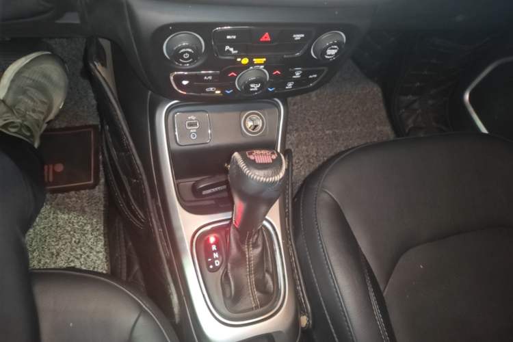 Used Jeep Compass 2017 200T Automatic Family Edition Gear Lever
