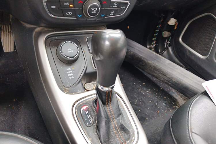 Used Jeep Compass 2017 200T Automatic Family Enjoyment Four-Wheel Drive Edition Gear Lever