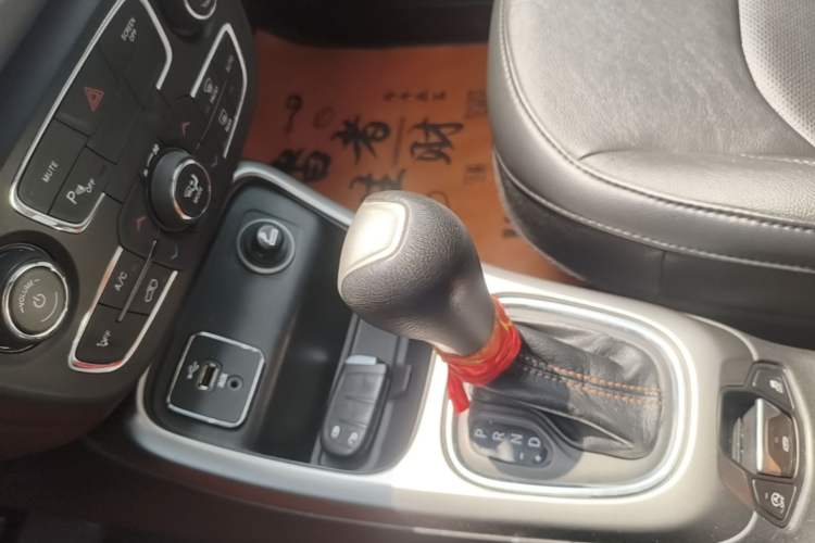 Used Jeep Compass 2017 200T Automatic Family Edition Gear Lever