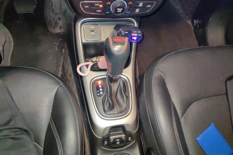 Used Jeep Compass 2017 200T Automatic Family Edition Gear Lever