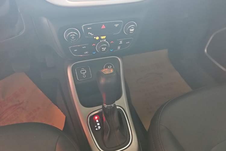 Used Jeep Compass 2017 200T Automatic Family Edition Gear Lever