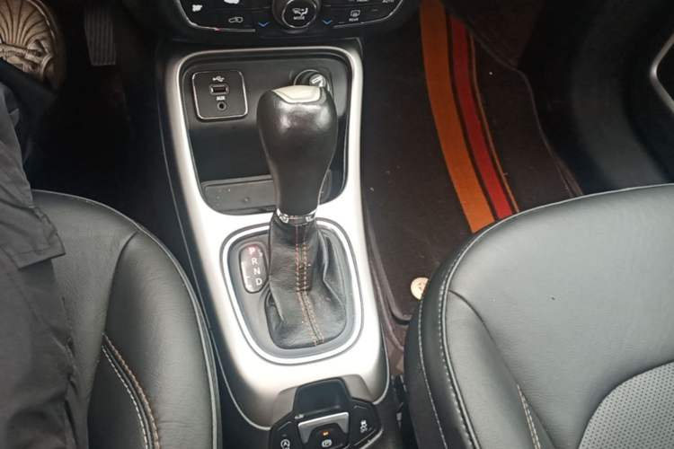 Used Jeep Compass 2017 200T Automatic Family Edition Gear Lever