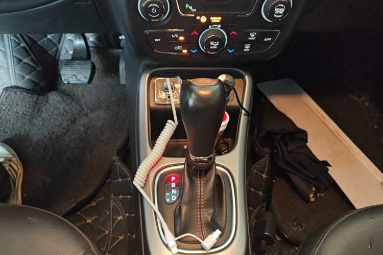 Used Jeep Compass 2017 200T Automatic Family Edition Gear Lever