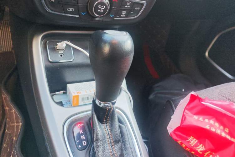 Used Jeep Compass 2017 200T Automatic Family Edition Gear Lever