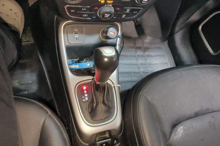 Used Jeep Compass 2017 200T Automatic Family Edition Gear Lever