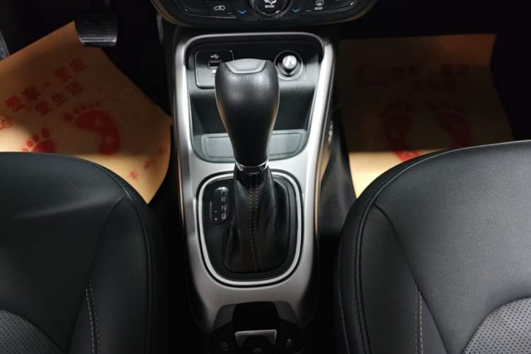 Used Jeep Compass 2017 200T Automatic Family Edition Gear Lever