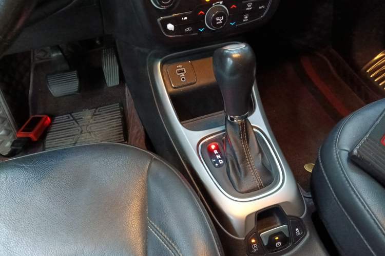 Used Jeep Compass 2017 200T Automatic Family Edition Gear Lever