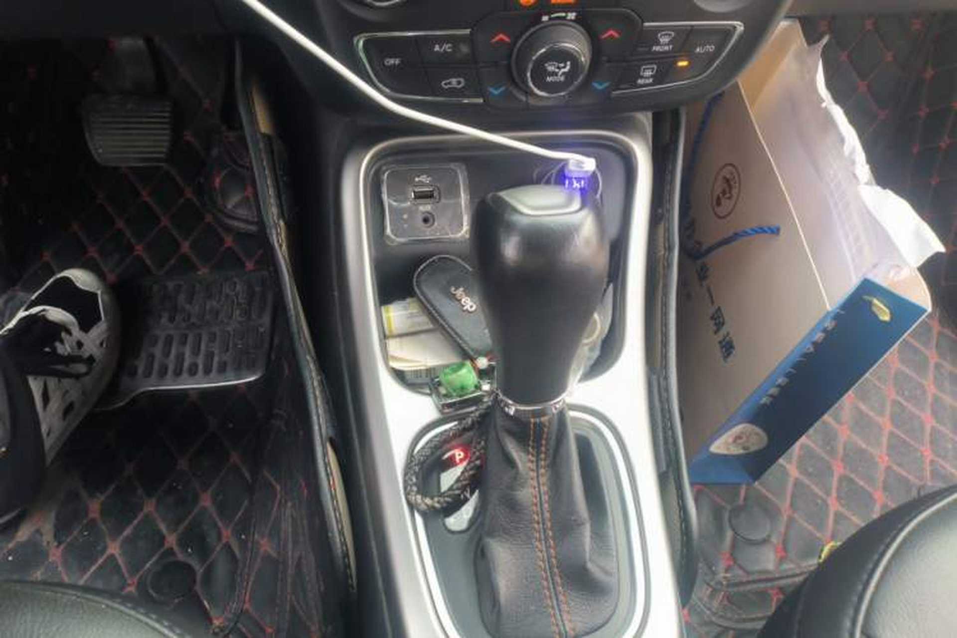 Used Jeep Compass 2017 200T Automatic Family Edition Gear Lever