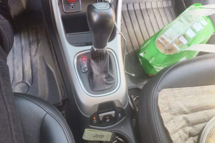Used Jeep Compass 2017 200T Automatic Family Edition Gear Lever