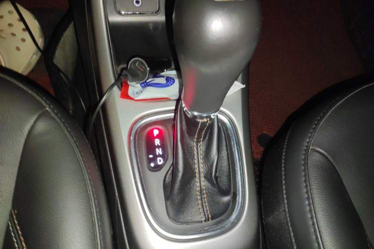 Used Jeep Compass 2017 200T Automatic Family Edition Gear Lever
