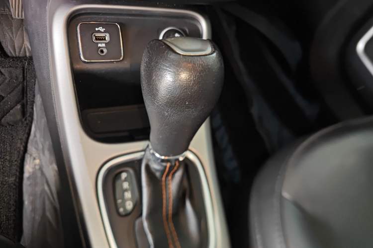 Used Jeep Compass 2017 200T Automatic Family Edition Gear Lever