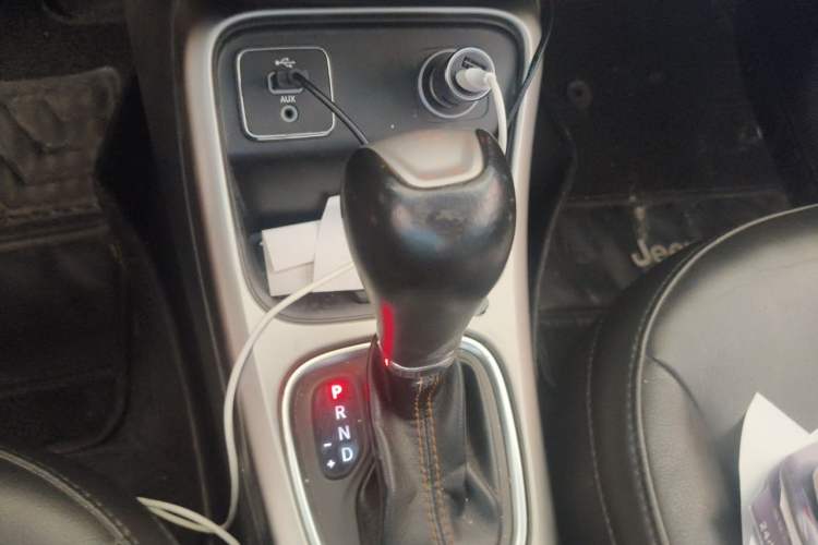 Used Jeep Compass 2017 200T Automatic Family Edition Gear Lever