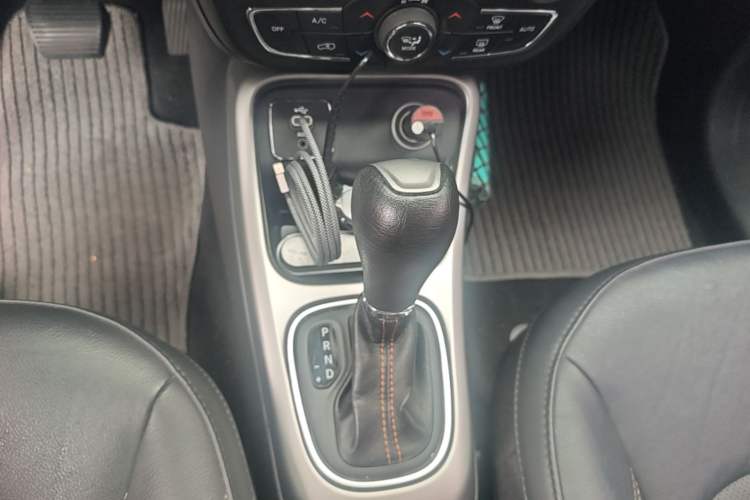 Used Jeep Compass 2017 200T Automatic Family Edition Gear Lever