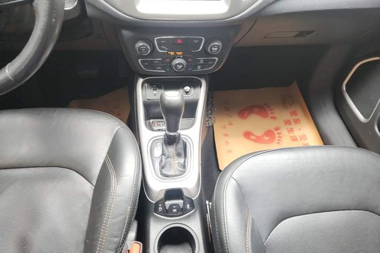 Used Jeep Compass 2017 200T Automatic Family Edition Gear Lever