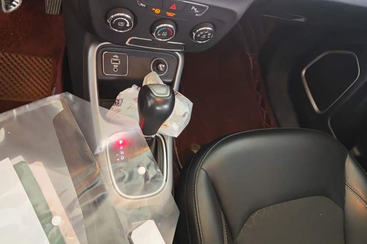 Used Jeep Compass 2017 200T Automatic Enjoyment Version Gear Lever