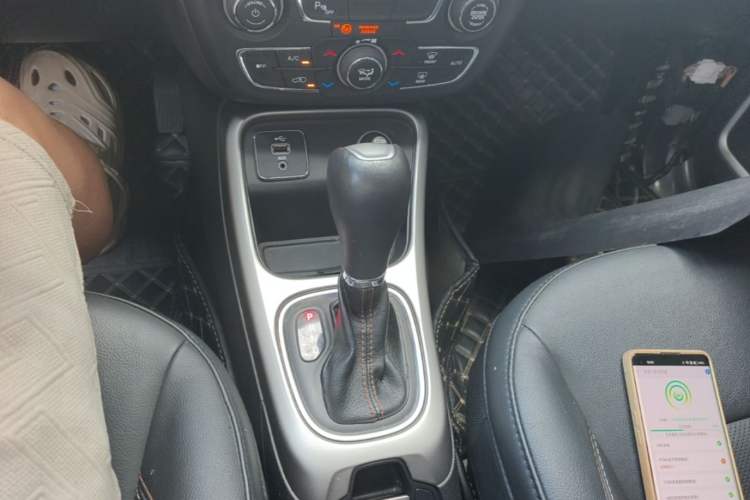 Used Jeep Compass 2017 200T Automatic Family Edition Gear Lever