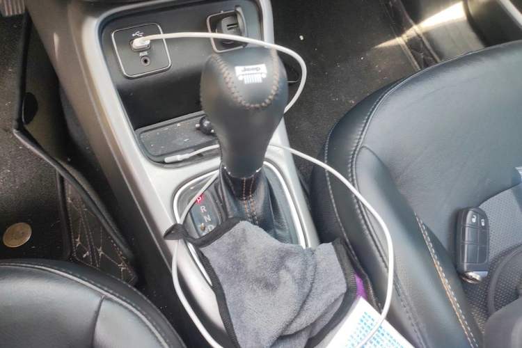 Used Jeep Compass 2017 200T Automatic Family Edition Gear Lever