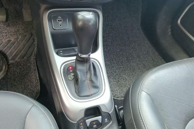 Used Jeep Compass 2017 200T Automatic Family Edition Gear Lever